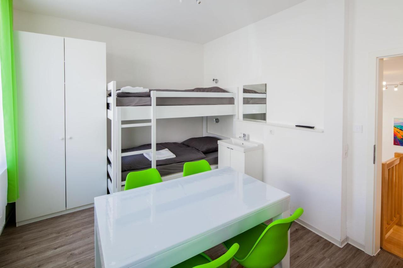 Secondhome Stuttgart - Moderne Grosse Wohnungen Nahe Der Hist Altstadt Von Esslingen An - Versch Groessen 8 - 11 - 19 Betten اسلنغن المظهر الخارجي الصورة